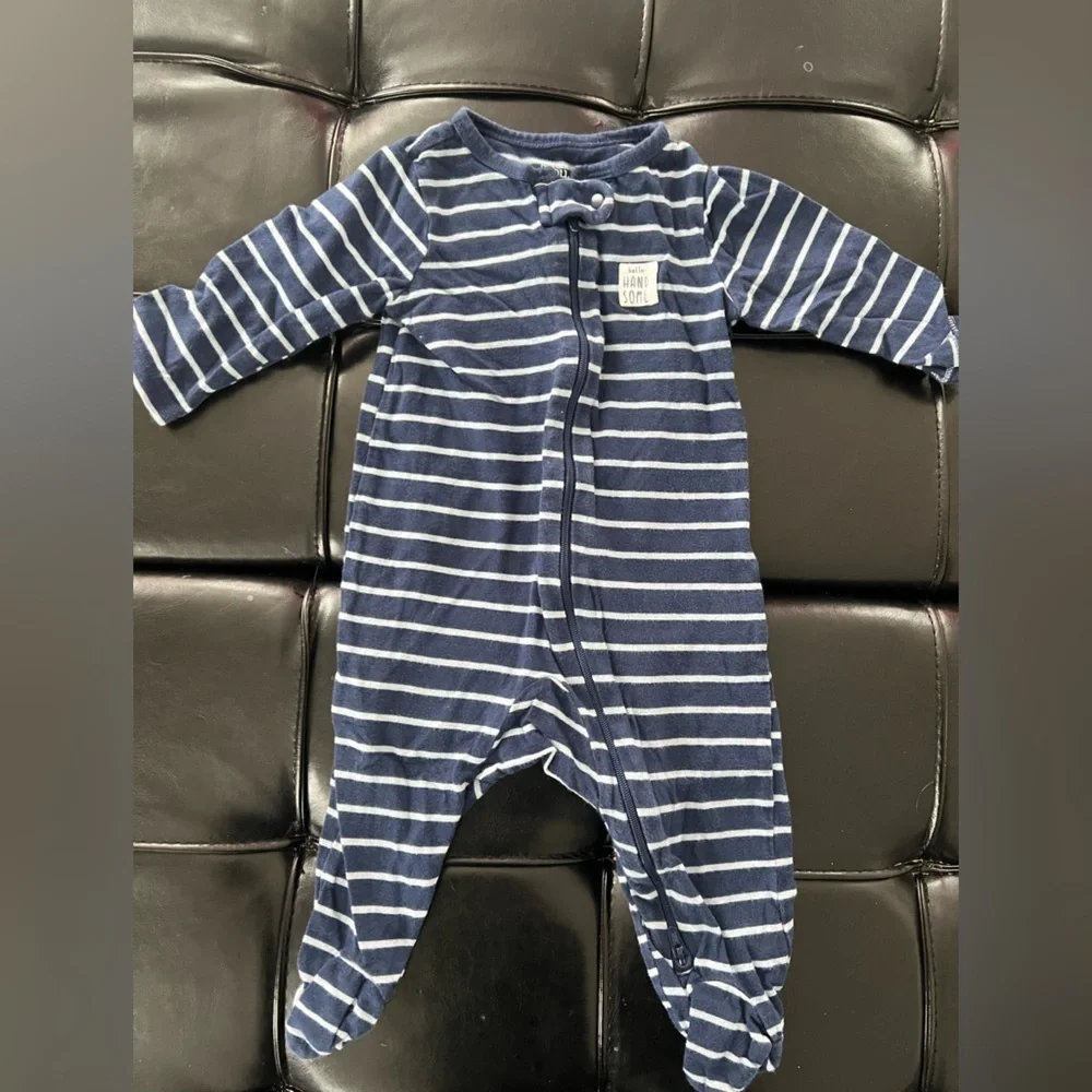 Carter's Bundle of 4 Baby Onesie- 6 months
